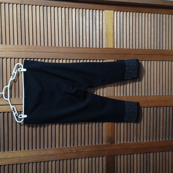 Black capris - Picture 5 of 6